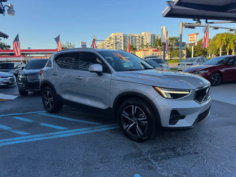 2023 Volvo XC40 - Image 3 of 11