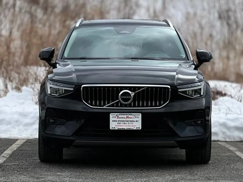 2023 Volvo XC40 - Image 3 of 12