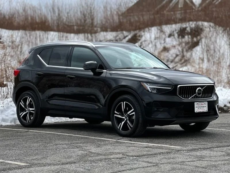 2023 Volvo XC40 - Image 2 of 12