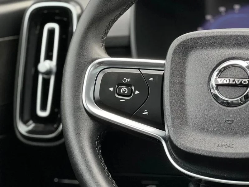 2023 Volvo XC40 - Image 10 of 12