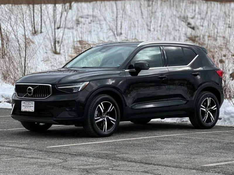 2023 Volvo XC40 - Image 4 of 12