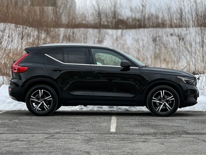 2023 Volvo XC40 - Image 8 of 12