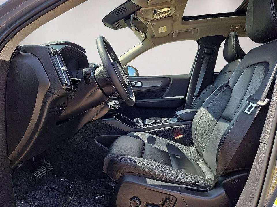 2023 Volvo XC40 - Image 9 of 16