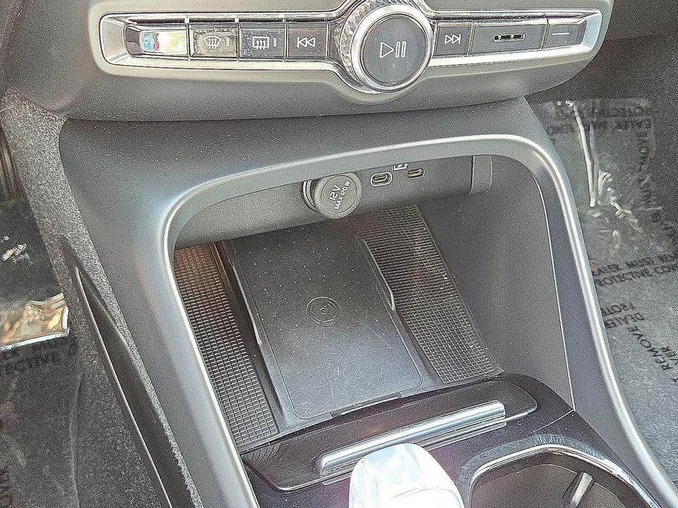 2023 Volvo XC40 - Image 14 of 16