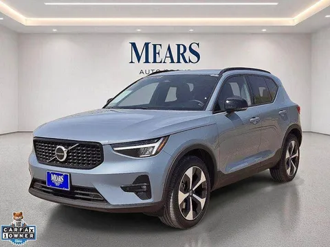 2023 Volvo XC40 B5 Plus Dark Theme