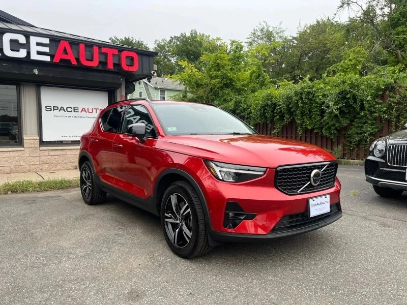 2023 Volvo XC40 - Image 8 of 12