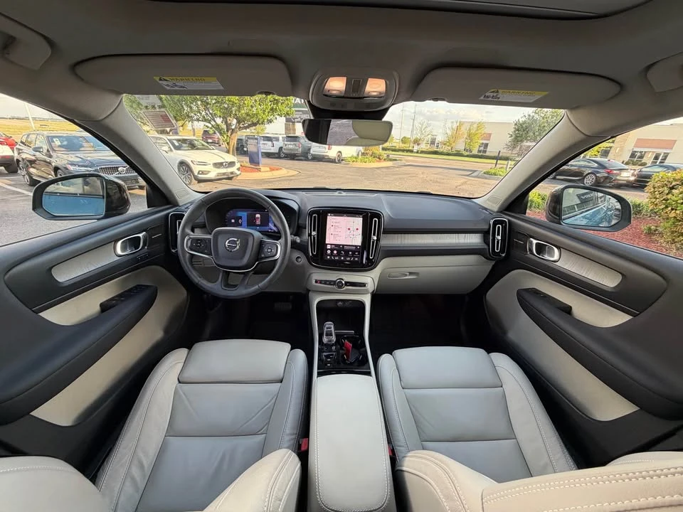 2023 Volvo XC40 - Image 7 of 10