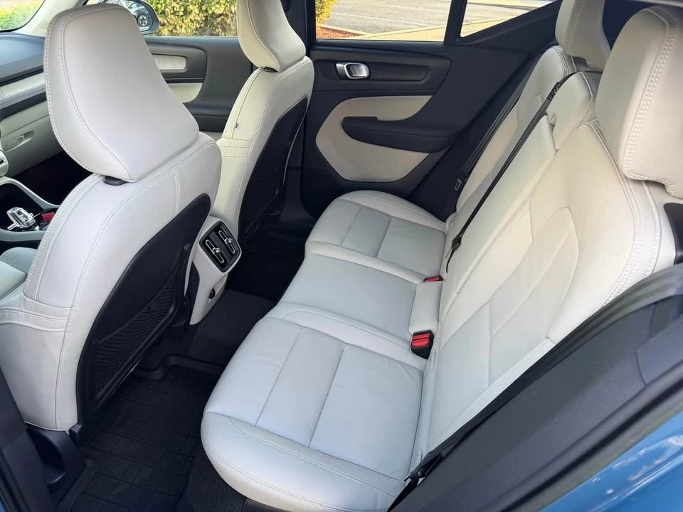 2023 Volvo XC40 - Image 6 of 10
