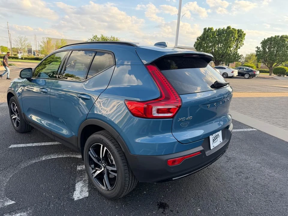 2023 Volvo XC40 - Image 4 of 10