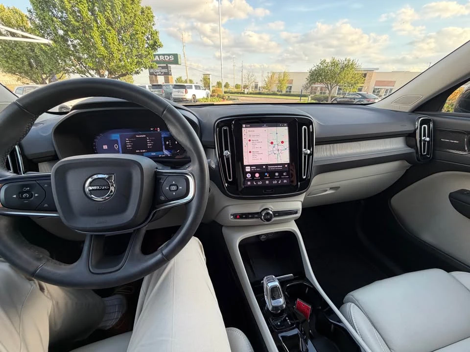 2023 Volvo XC40 - Image 10 of 10