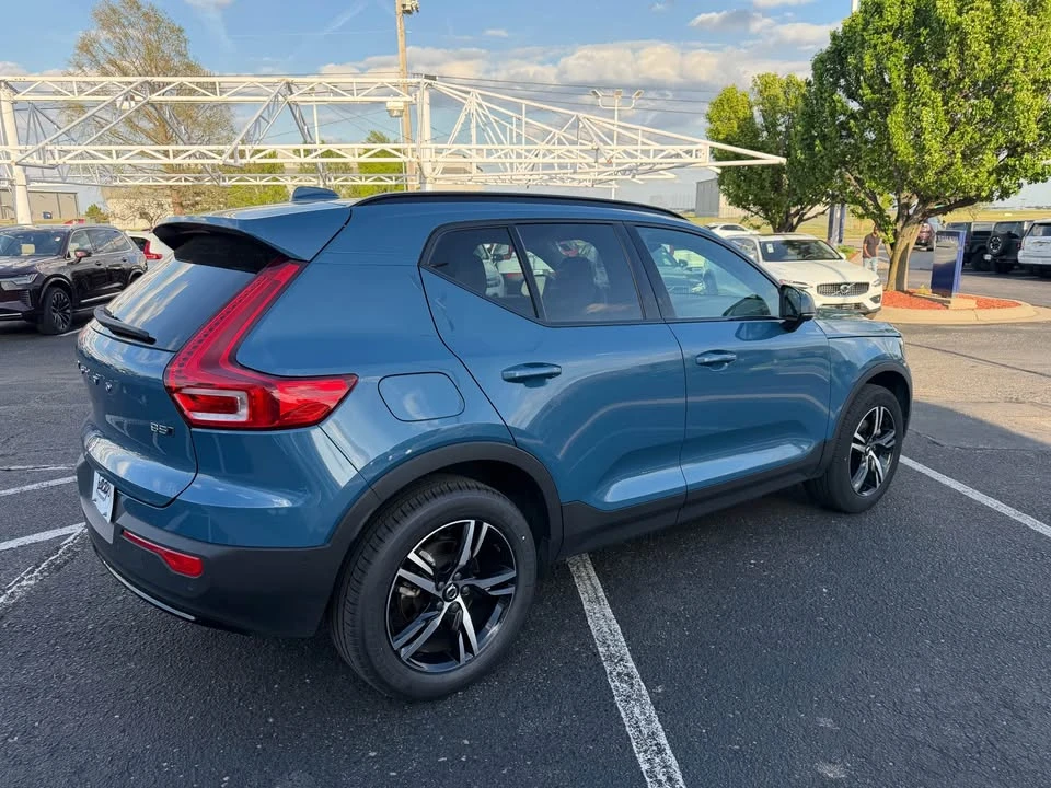 2023 Volvo XC40 - Image 3 of 10