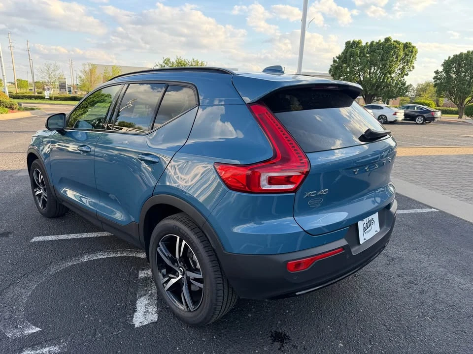 2023 Volvo XC40 - Image 5 of 10