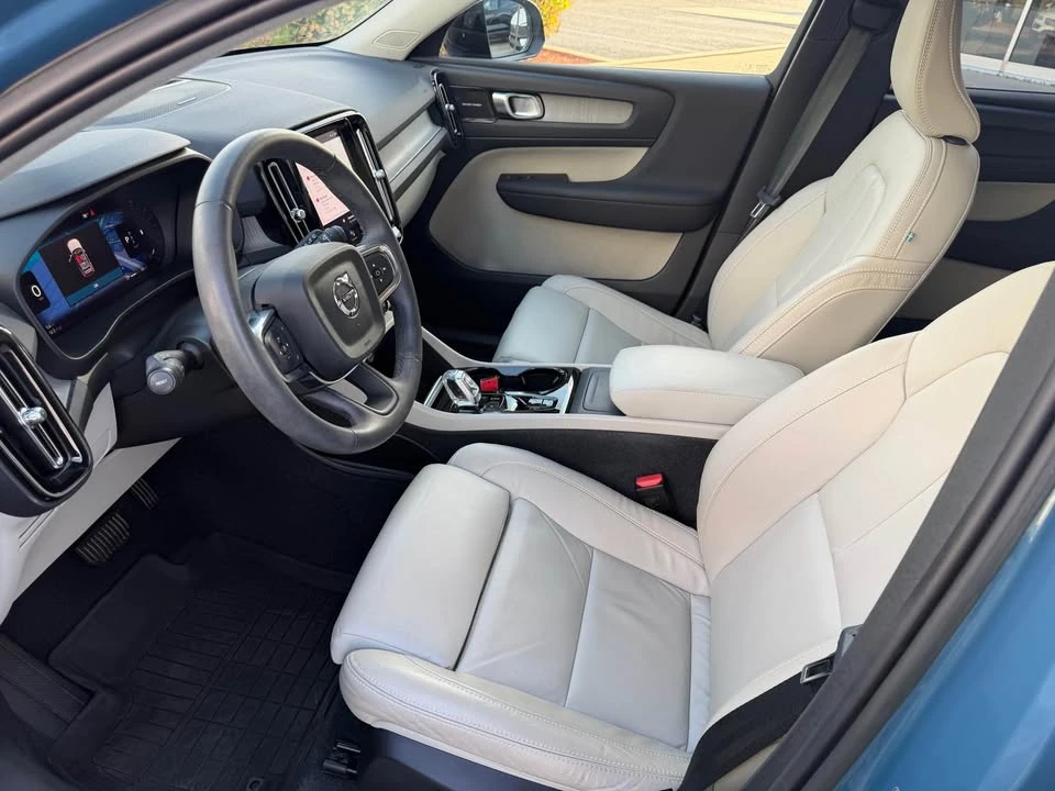 2023 Volvo XC40 - Image 8 of 10