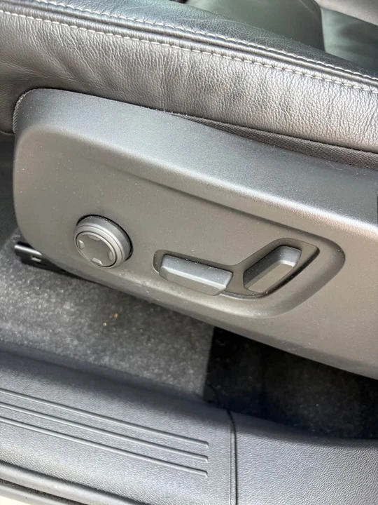 2023 Volvo XC40 - Image 17 of 20