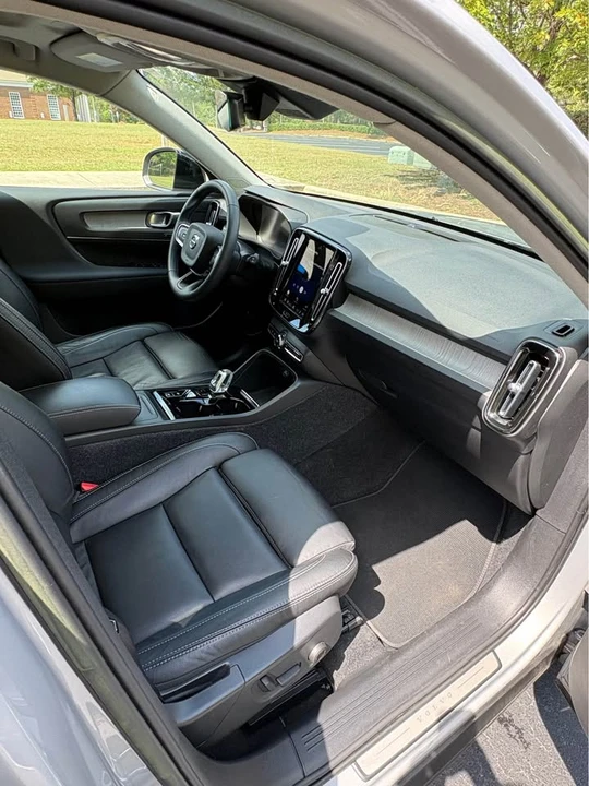 2023 Volvo XC40 - Image 18 of 20