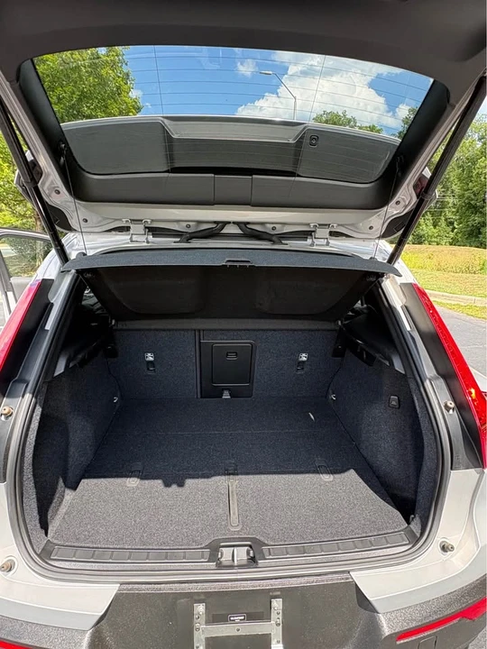2023 Volvo XC40 - Image 9 of 20