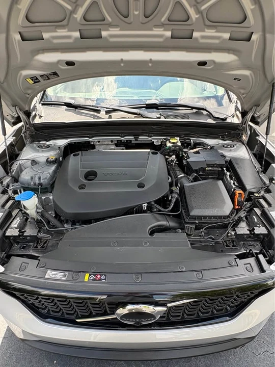 2023 Volvo XC40 - Image 10 of 20