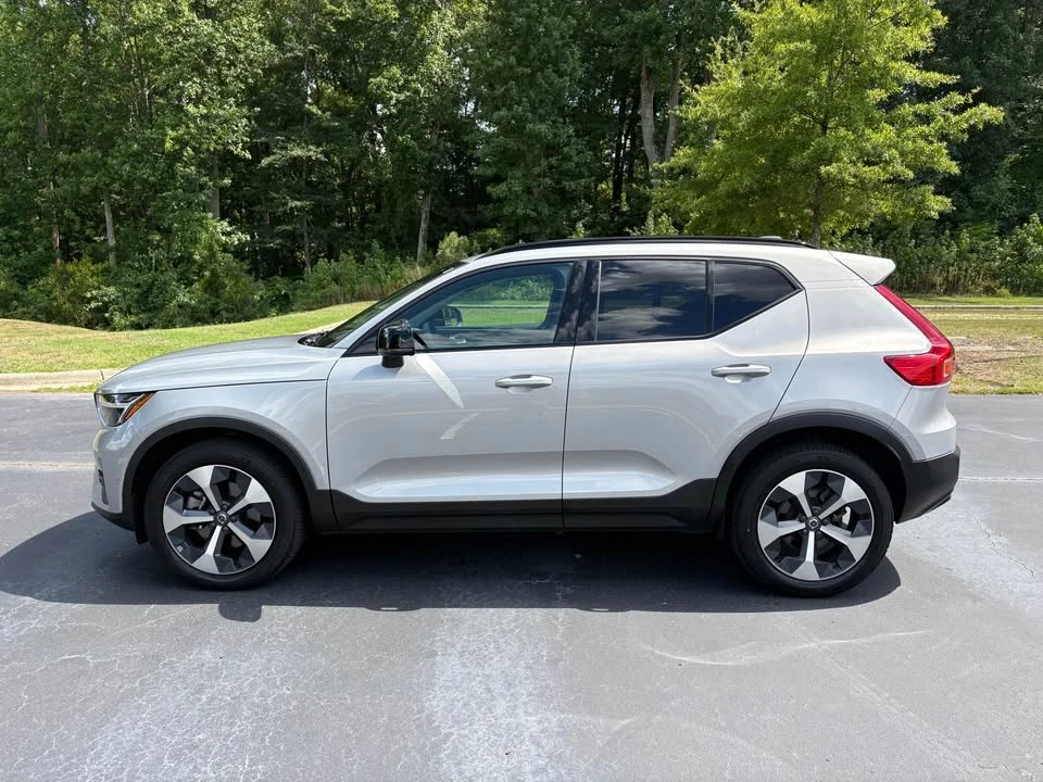 2023 Volvo XC40 - Image 2 of 20