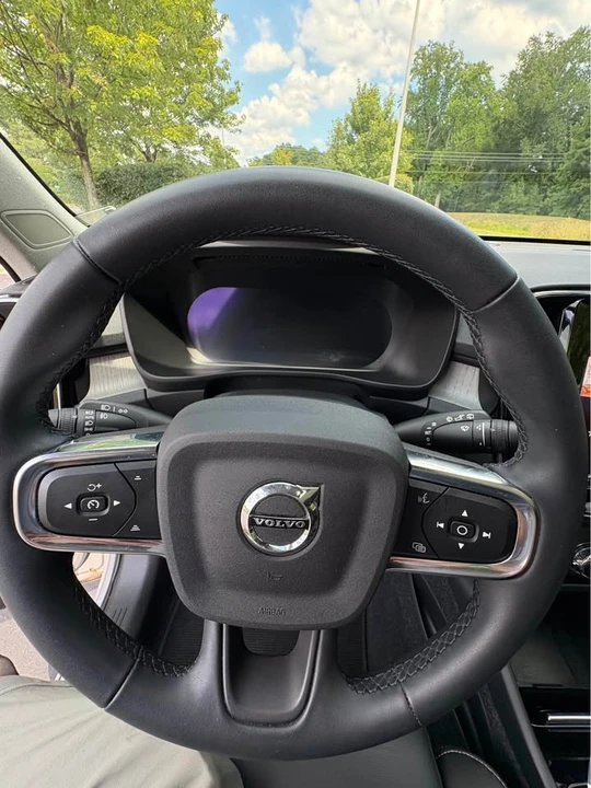 2023 Volvo XC40 - Image 13 of 20