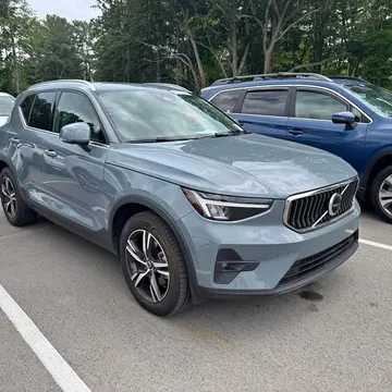 2023 Volvo XC40 B5 Plus Sport Utility 4D