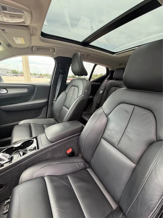 2023 Volvo XC40 - Image 5 of 9