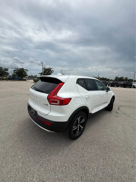 2023 Volvo XC40 - Image 2 of 9