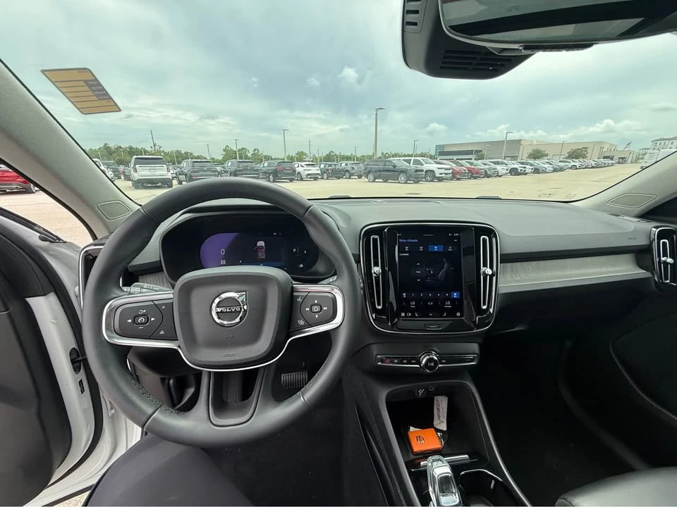 2023 Volvo XC40 - Image 6 of 9