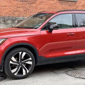 2023 Volvo XC40