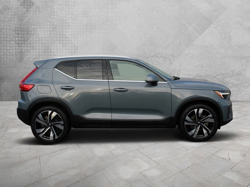 2023 Volvo XC40 - Image 2 of 20