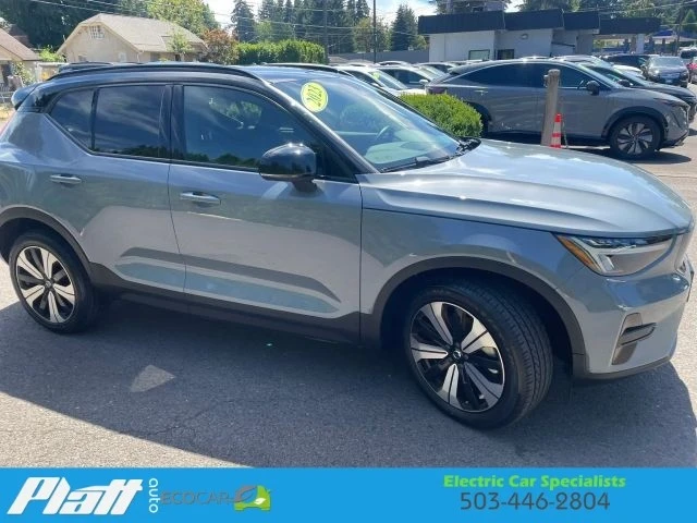 2023 Volvo XC40 - Image 16 of 31