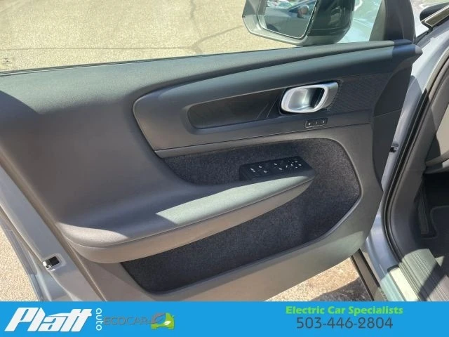2023 Volvo XC40 - Image 21 of 31