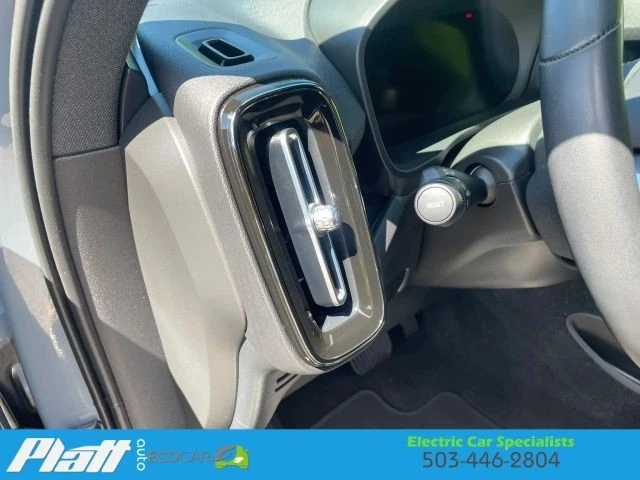 2023 Volvo XC40 - Image 25 of 31