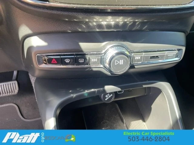 2023 Volvo XC40 - Image 27 of 31