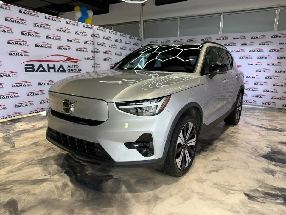 2023 Volvo XC40 - Image 2 of 31