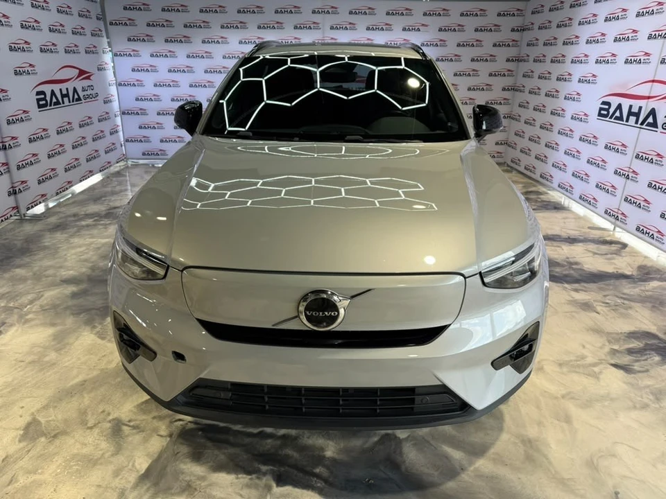 2023 Volvo XC40 - Image 4 of 31