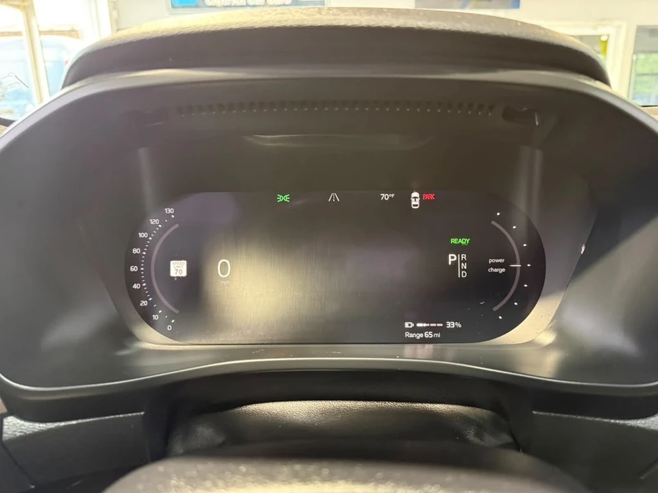 2023 Volvo XC40 - Image 17 of 31