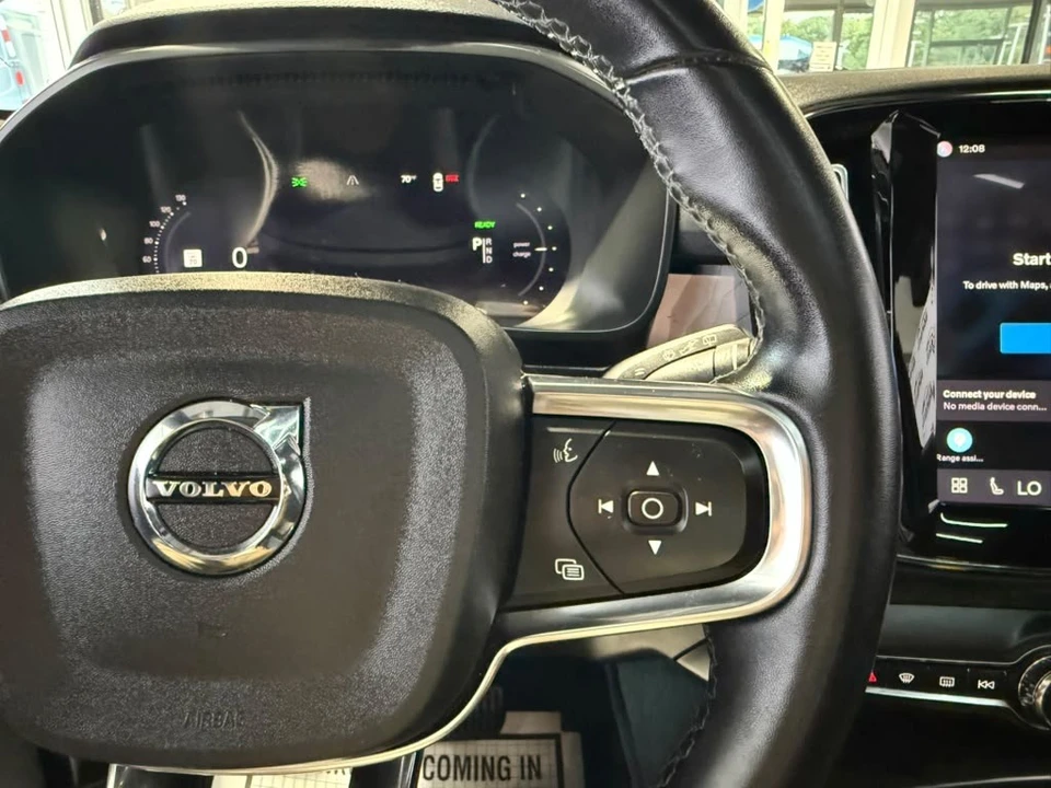 2023 Volvo XC40 - Image 15 of 31