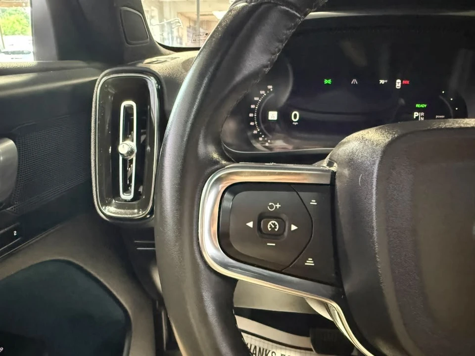2023 Volvo XC40 - Image 16 of 31