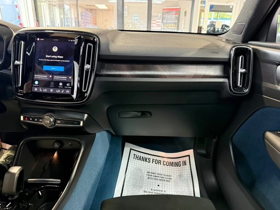 2023 Volvo XC40 - Image 23 of 31