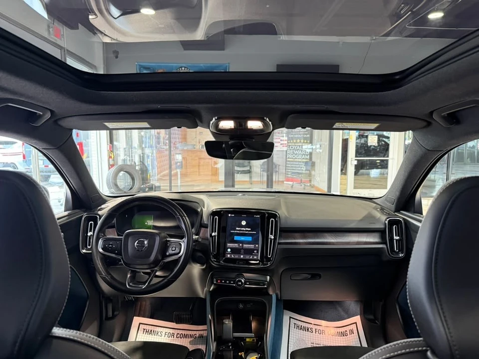 2023 Volvo XC40 - Image 27 of 31