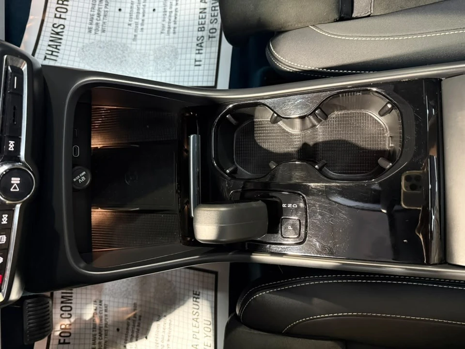 2023 Volvo XC40 - Image 21 of 31