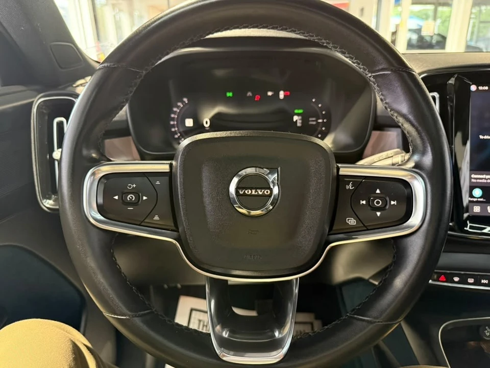 2023 Volvo XC40 - Image 14 of 31