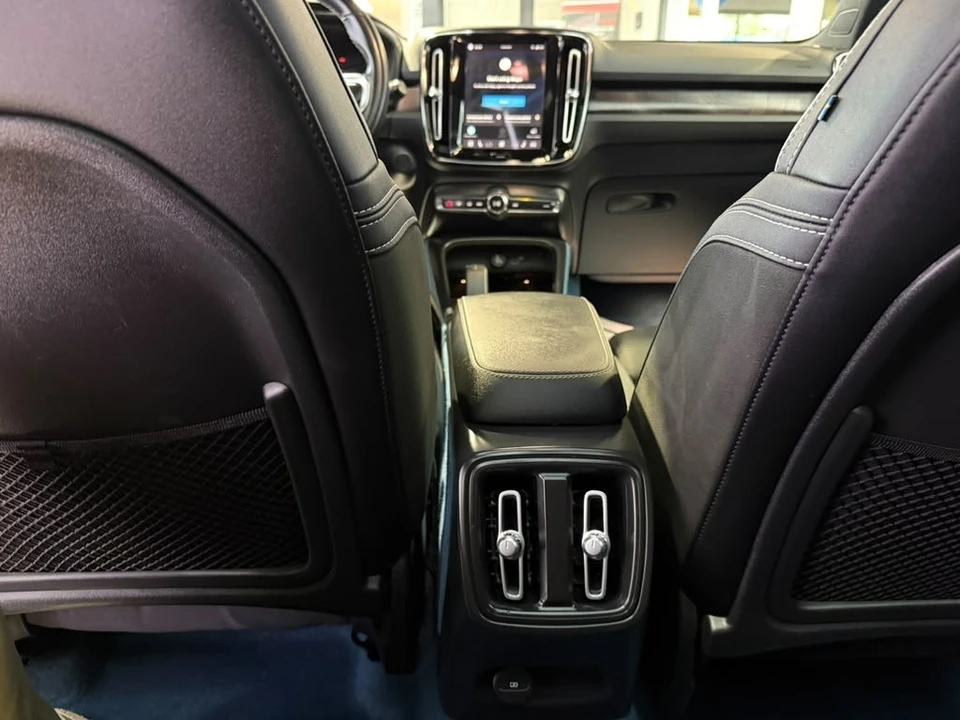 2023 Volvo XC40 - Image 26 of 31