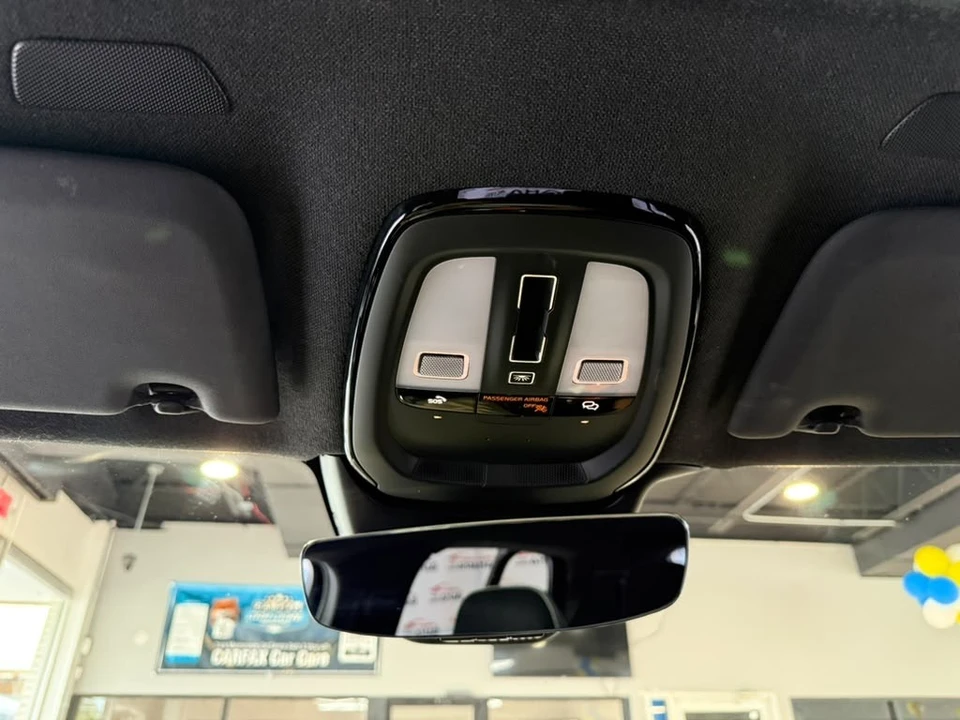2023 Volvo XC40 - Image 24 of 31