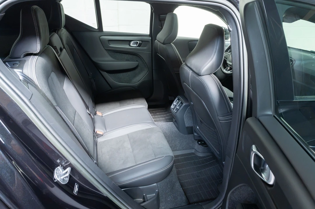 2023 Volvo XC40 - Image 27 of 31