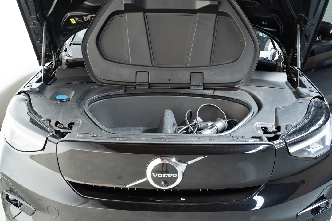 2023 Volvo XC40 - Image 15 of 31