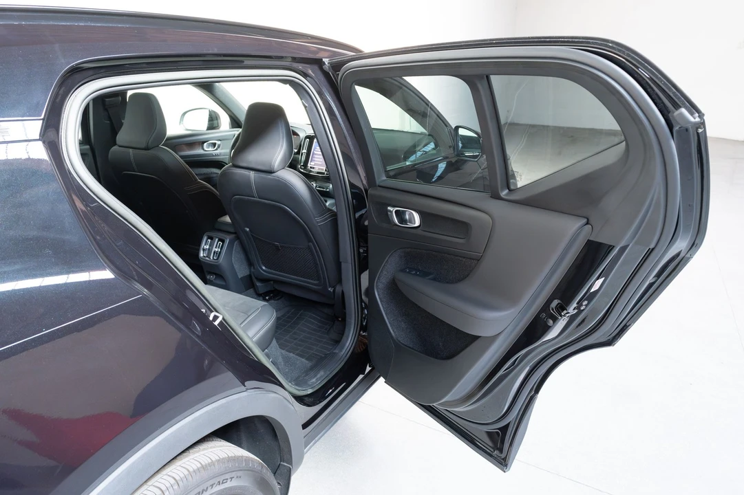 2023 Volvo XC40 - Image 28 of 31