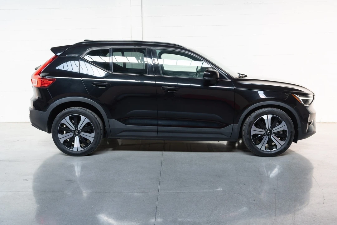 2023 Volvo XC40 - Image 13 of 31