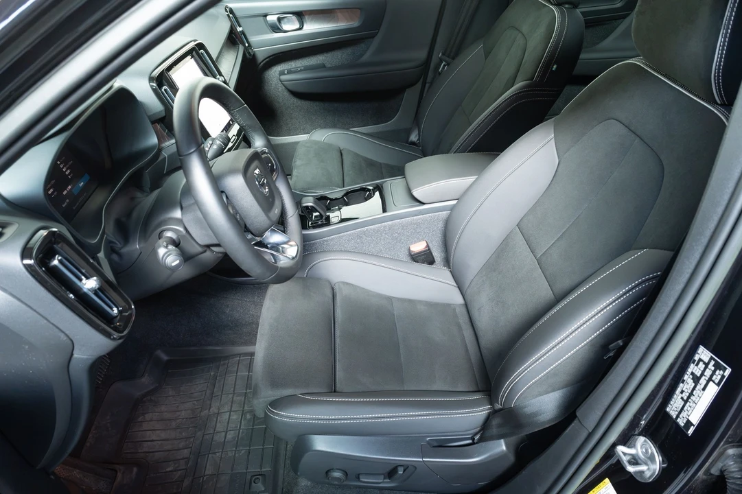 2023 Volvo XC40 - Image 4 of 31