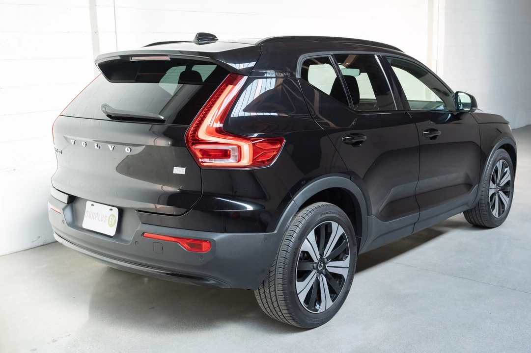 2023 Volvo XC40 - Image 2 of 31